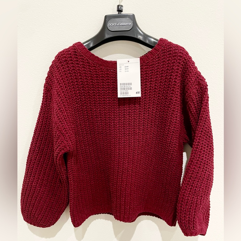 H&M knit sweater. 2-4 years.
